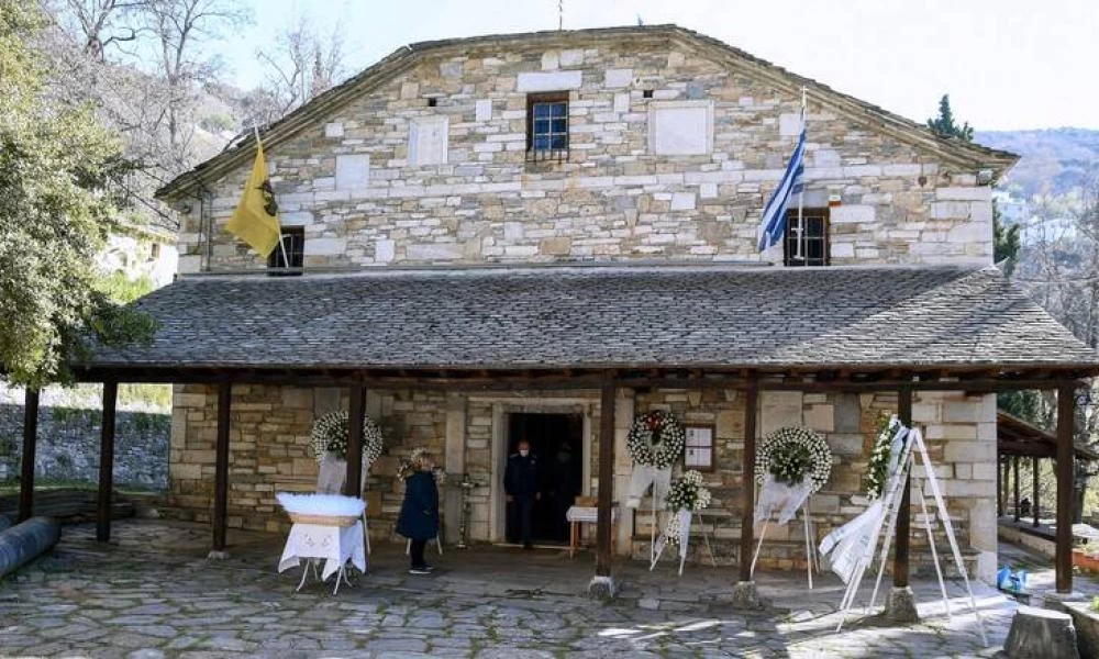 Η Εξόδιος Ακολουθία των δύο αδικοχαμένων αδελφών στη Μακρινίτσα